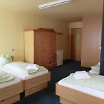 Am Kleinbahnhof 3*