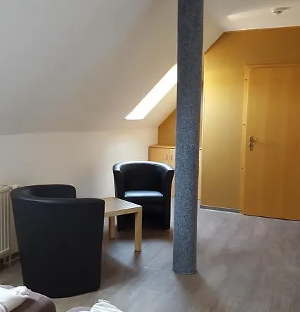 Am Kleinbahnhof 3*