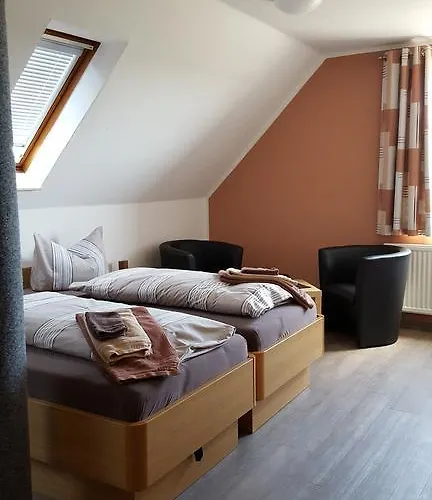 Am Kleinbahnhof 3*